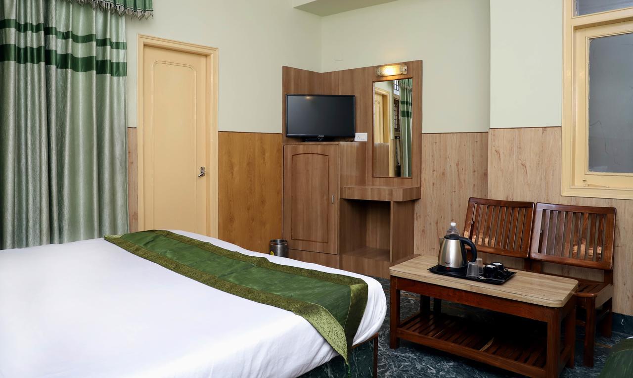 Oyo 22075 Hotel Bali Palace Katra  Luaran gambar